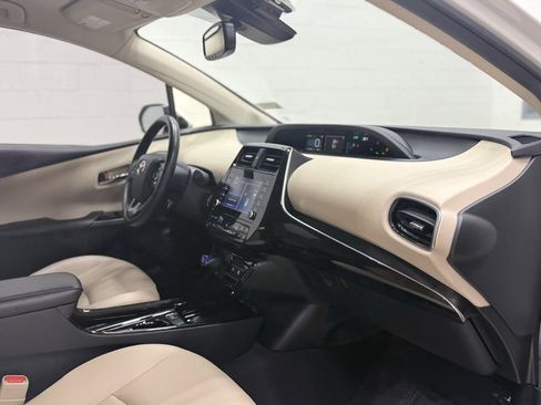 Used 2020 Toyota Prius XLE image 35