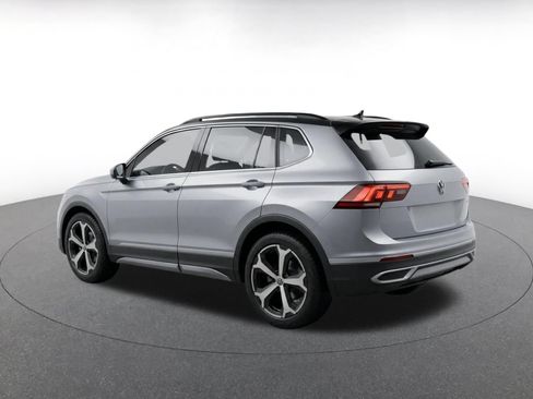 Used 2026 Volkswagen Tiguan SE AWD/4WD image 7