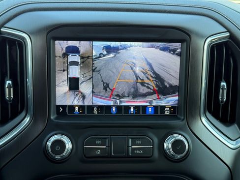 Used 2022 GMC Sierra 2500 AT4 w/ AT4 Preferred Package AWD/4WD image 12
