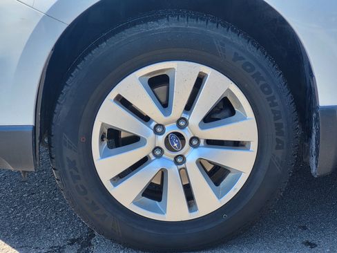 Used 2017 Subaru Outback 2.5i Premium image 10