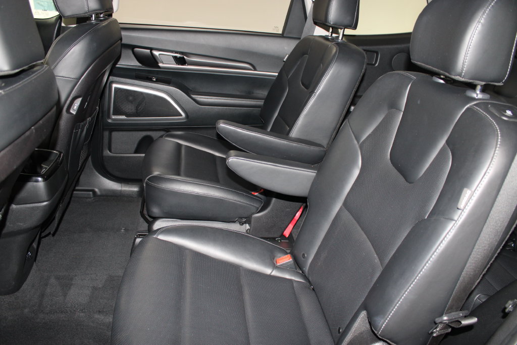 Used 2025 Kia Telluride S FWD image 16