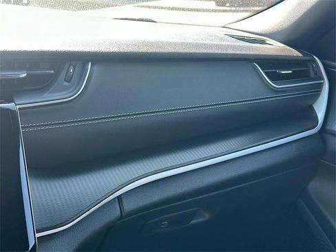 Used 2023 Jeep Grand Cherokee L Laredo image 24