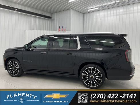 Used 2025 Chevrolet Suburban High Country AWD/4WD image 5