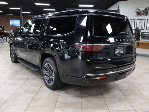 Used 2024 Jeep Wagoneer L Series II w/ Flexible Seating Group AWD/4WD image 3