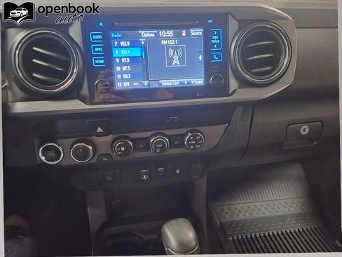 Used 2019 Toyota Tacoma TRD Sport AWD/4WD image 12