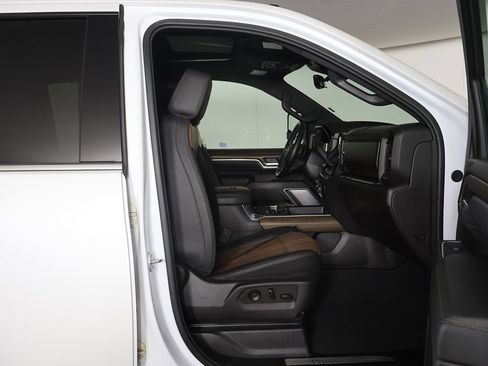 Used 2025 Chevrolet Silverado 2500 High Country w/ Technology Package AWD/4WD image 33