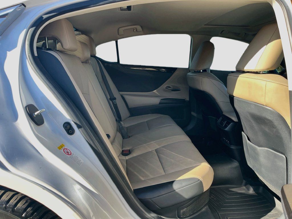 Used 2019 Lexus ES 300h w/ Premium Package FWD image 28