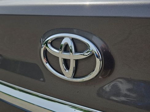Used 2015 Toyota Camry LE FWD image 29