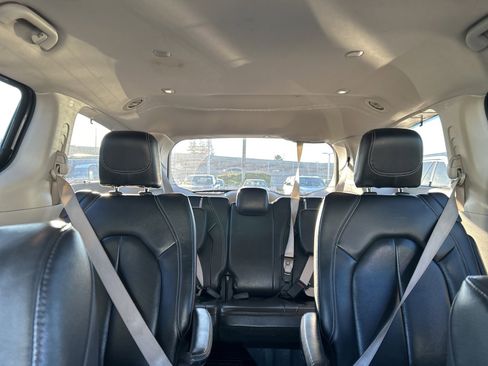 Used 2022 Chrysler Pacifica Touring-L image 9