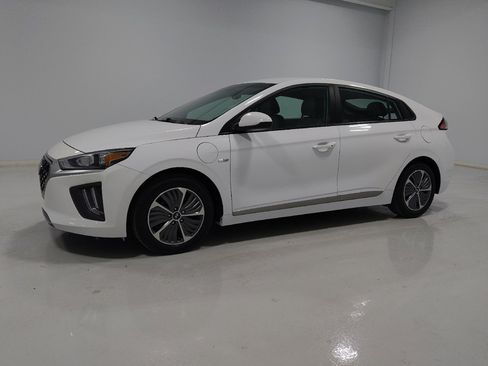 Used 2020 Hyundai Ioniq SE image 2