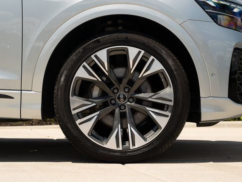 Certified 2025 Audi Q8 Premium Plus w/ Premium Plus Package AWD/4WD image 33