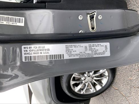 Used 2021 Jeep Cherokee Latitude Plus FWD image 37