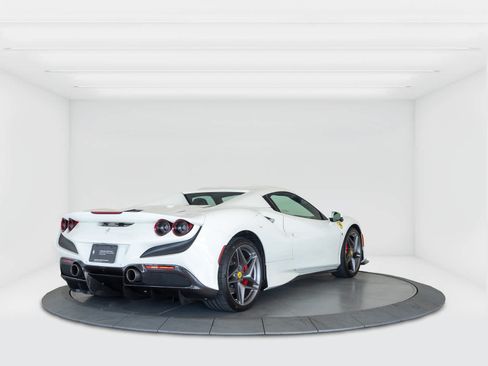 Certified 2022 Ferrari F8 Tributo RWD image 5