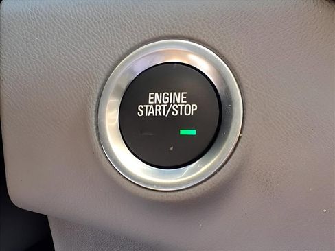 Used 2023 GMC Terrain SLE w/ Driver Convenience Package image 15