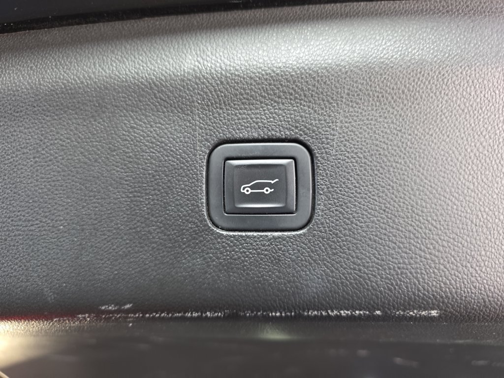 Used 2018 Buick Enclave Essence w/ Trailering Package FWD image 15