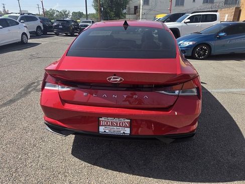 Used 2023 Hyundai Elantra SEL w/ Cargo Package FWD image 2