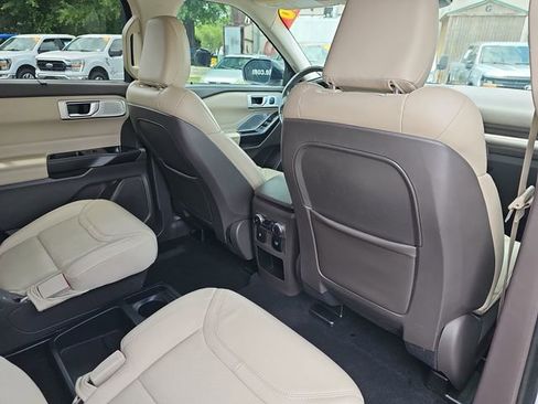 Certified 2020 Ford Explorer Platinum w/ Premium Technology Package AWD/4WD image 11