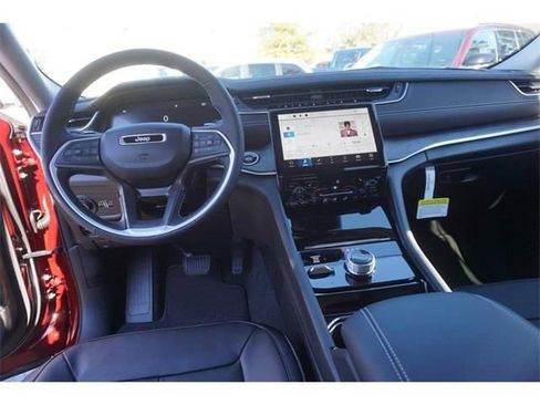 New 2023 Jeep Grand Cherokee Limited AWD/4WD image 14