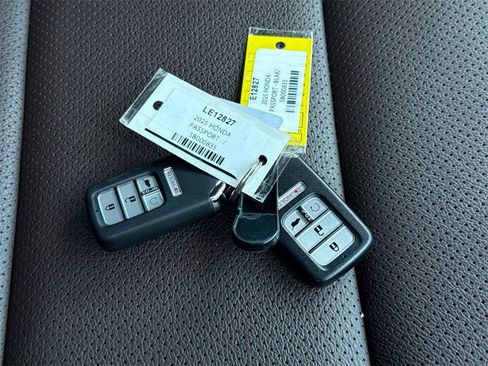 Certified 2025 Honda Passport EX-L image 3