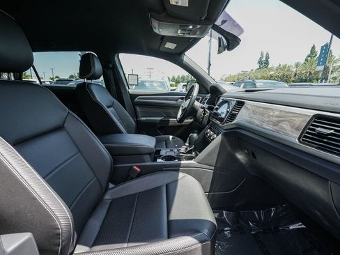 Certified 2023 Volkswagen Atlas Cross Sport SE FWD image 18