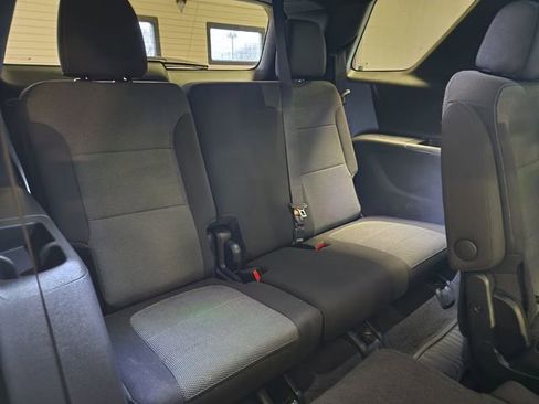 Used 2023 Chevrolet Traverse LT image 17