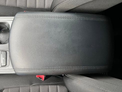 Used 2021 Ford Edge SE image 28