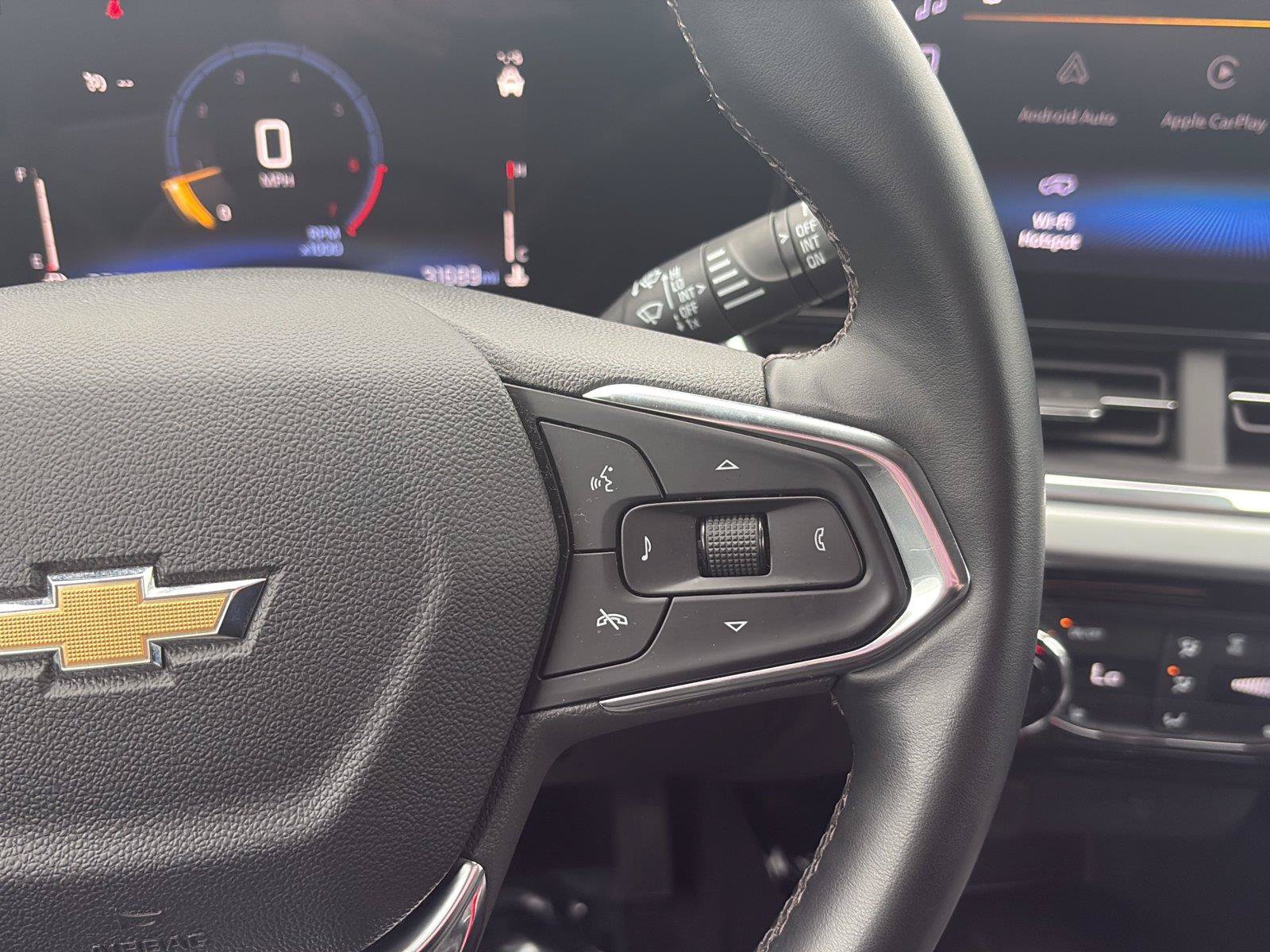 Certified 2025 Chevrolet Trax LT w/ LT Convenience Package FWD image 17