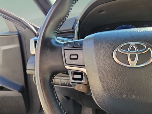 Used 2025 Toyota Camry SE FWD image 17