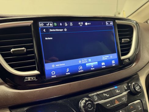 Used 2021 Chrysler Pacifica Touring-L image 26