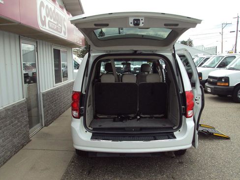 Used 2015 Dodge Grand Caravan SE w/ Quick Order Package 29E SE FWD image 7
