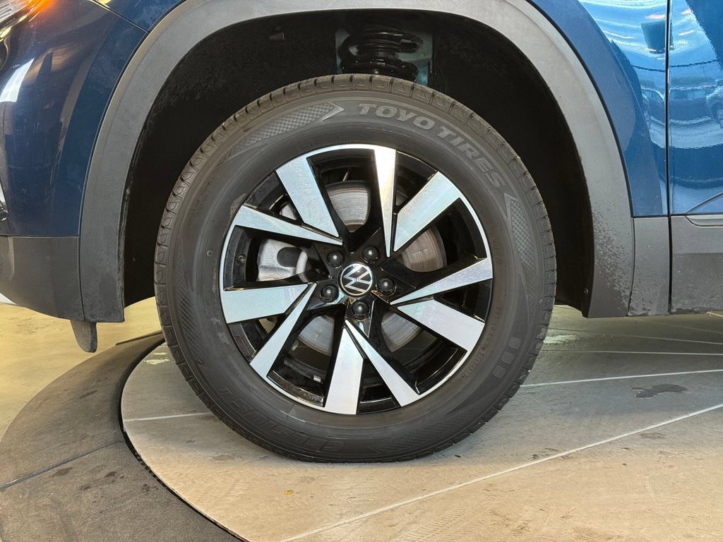 Used 2021 Volkswagen Atlas Cross Sport SE AWD/4WD image 25