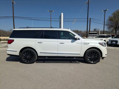 Used 2021 Lincoln Navigator L Reserve image 2