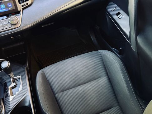 Used 2013 Toyota RAV4 XLE FWD image 5