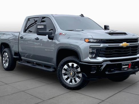 Used 2025 Chevrolet Silverado 2500 Custom w/ Custom Value Package AWD/4WD image 2