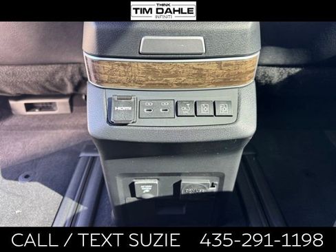 Used 2025 Toyota Sienna Platinum AWD/4WD image 13