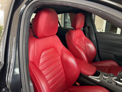 Used 2022 Alfa Romeo Giulia Veloce image 22