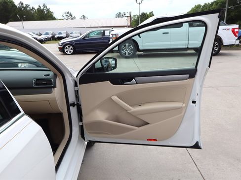 Used 2014 Volkswagen Passat TDI SE FWD image 31
