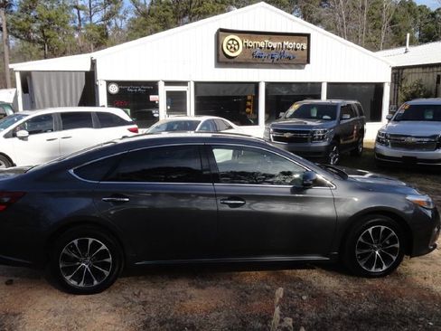 Used 2018 Toyota Avalon XLE image 8