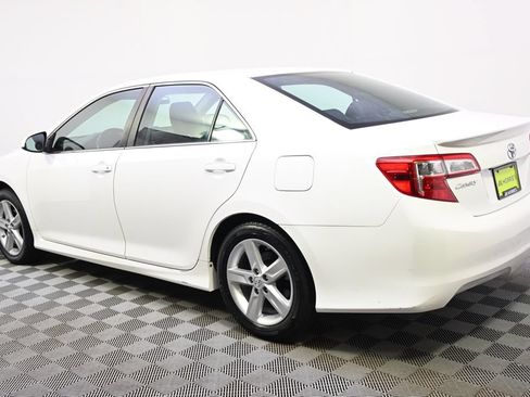 Used 2014 Toyota Camry SE w/ Fleet Convenience Package FWD image 3
