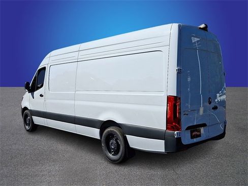 Used 2025 Mercedes-Benz Sprinter 2500 image 6