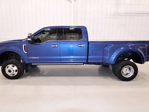 Certified 2022 Ford F350 Platinum AWD/4WD image 4