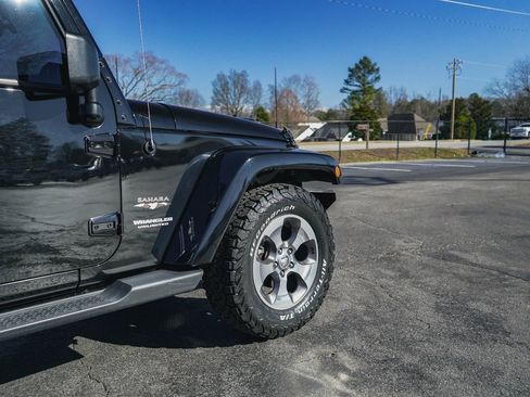 Used 2017 Jeep Wrangler Unlimited Sahara w/ Connectivity Group image 26
