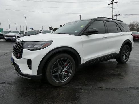 Certified 2025 Ford Explorer ST image 8