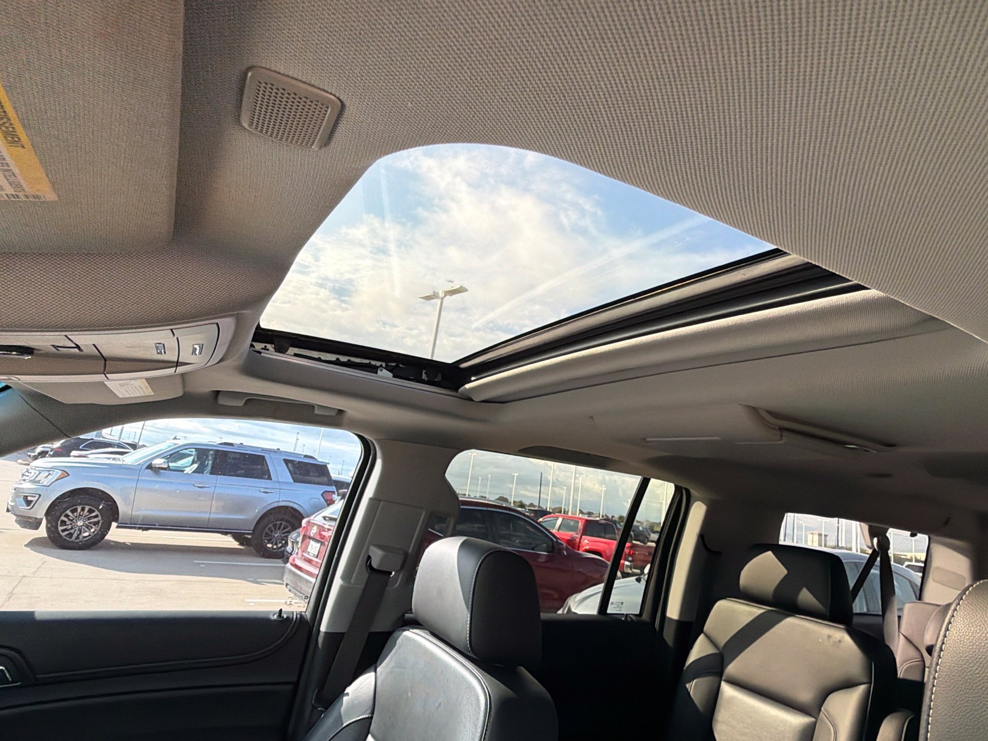 Used 2018 GMC Yukon XL SLT w/ Premium Edition AWD/4WD image 16