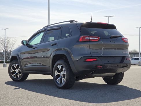 Used 2018 Jeep Cherokee Trailhawk w/ Cold Weather Group image 17