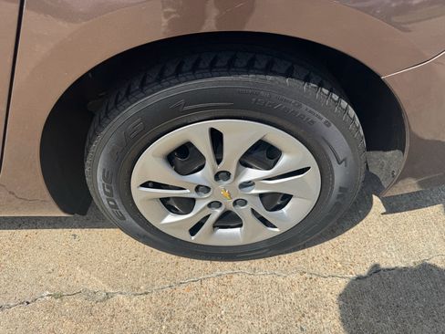Used 2019 Chevrolet Cruze LS FWD image 10