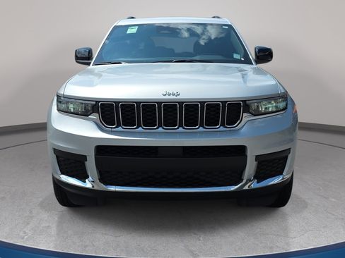 Used 2025 Jeep Grand Cherokee L Laredo w/ Trailer Tow Package AWD/4WD image 2