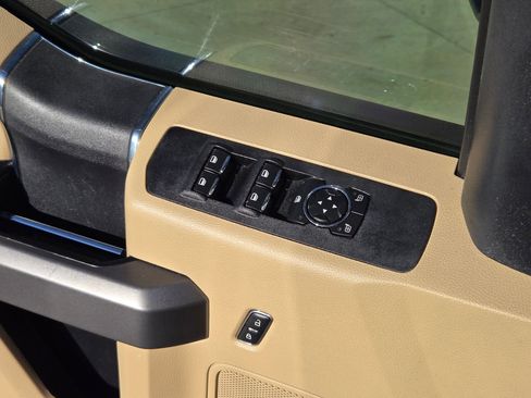 Used 2017 Ford F250 XLT w/ XLT Value Package image 12