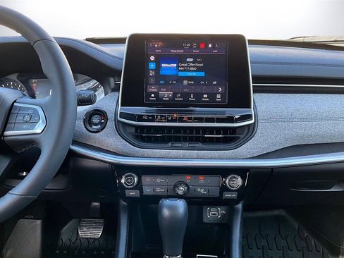 Certified 2025 Jeep Compass Latitude image 11