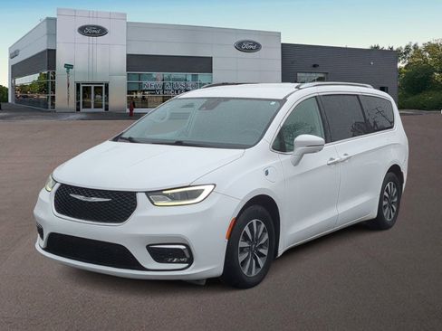 Used 2021 Chrysler Pacifica Touring-L image 5